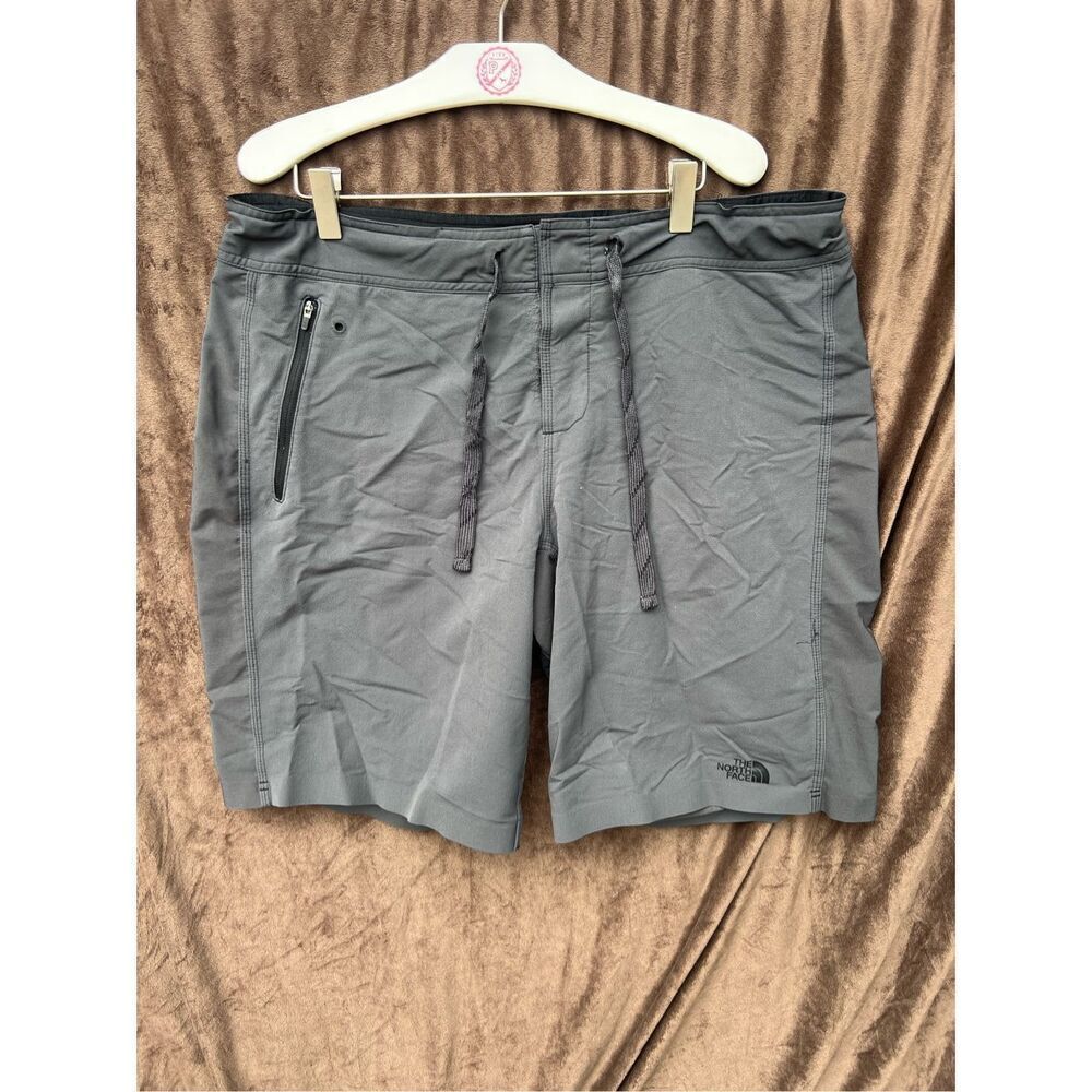 The North Face Men’s Shorts Size 38 -Flaws